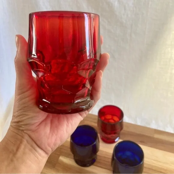 Anchor Hocking Georgian tumblers in royal ruby and cobalt blue.  Set of 4 - Picture 3 of 6